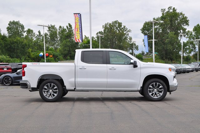 2025 Chevrolet Silverado 1500 LT photo 2