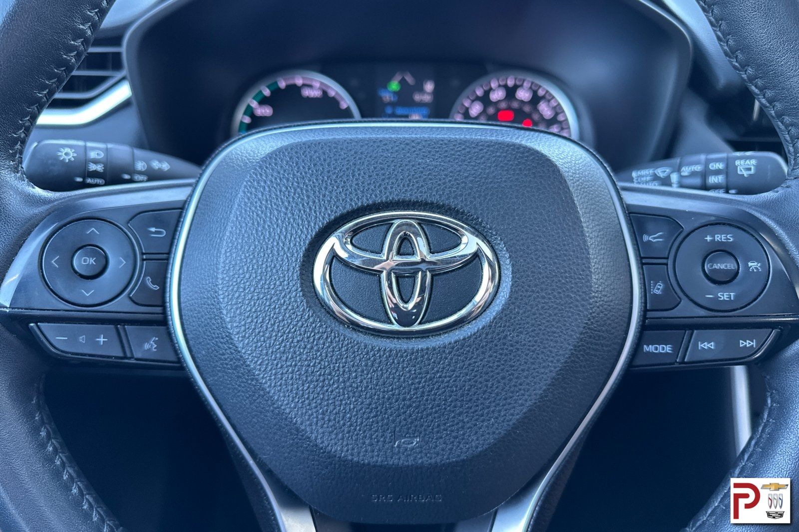 2020 Toyota RAV4 Hybrid XLE photo 25