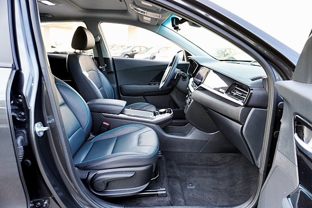 Used 2022 Gray Kia EX Premium image 11