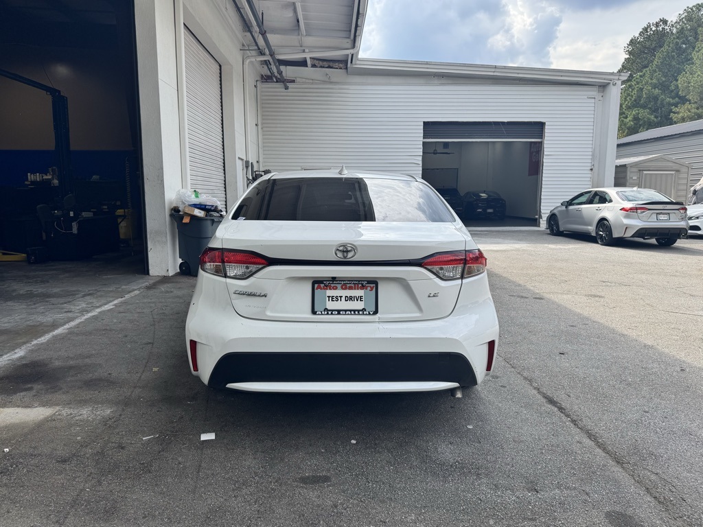 2022 Toyota Corolla LE photo 3