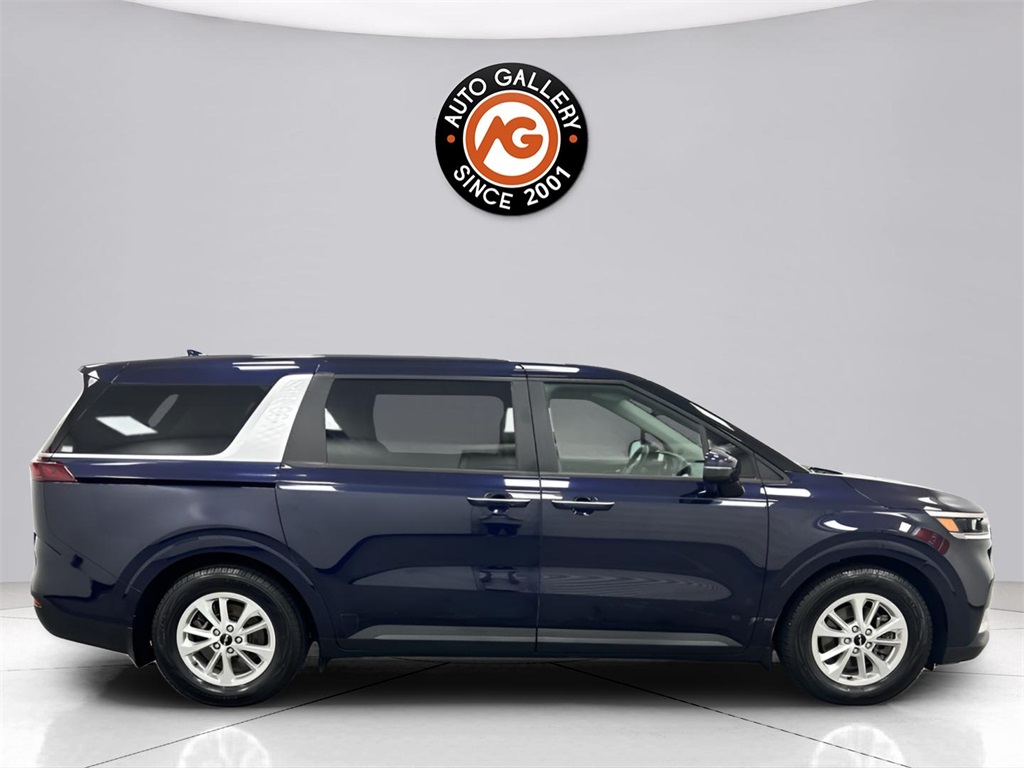 2023 Kia Carnival LX photo 7