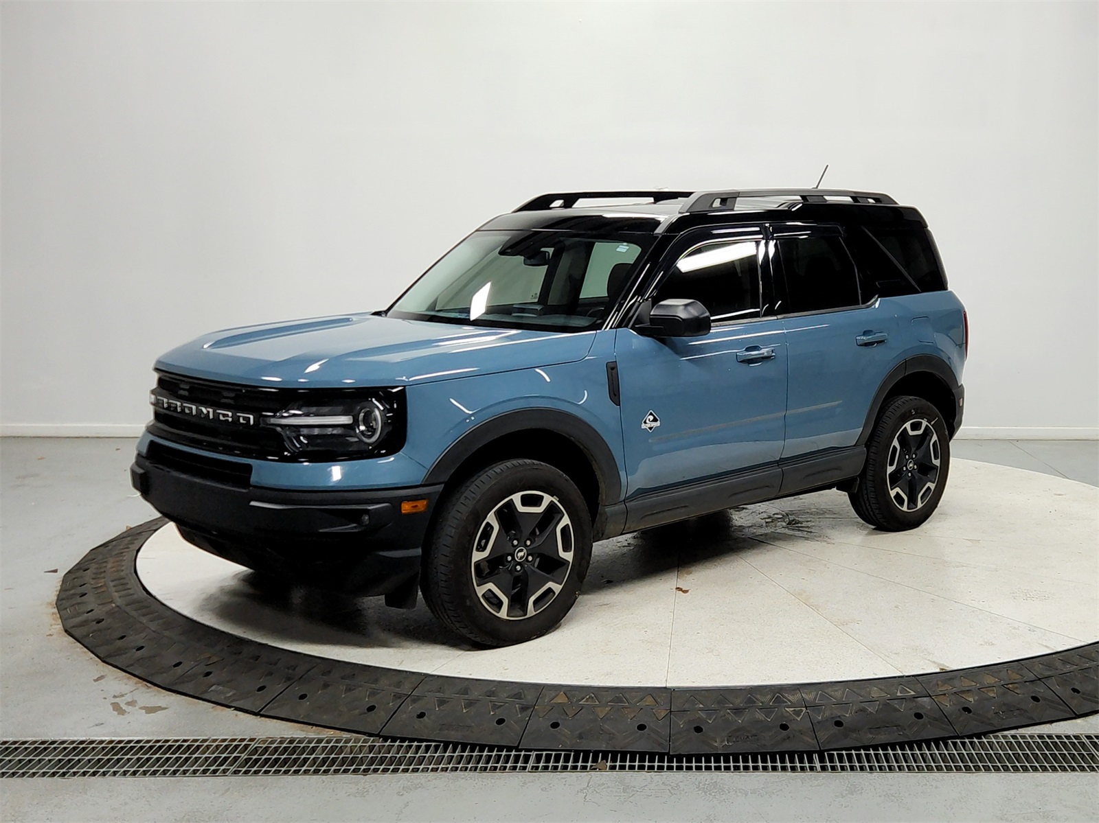 2022 Ford Bronco Sport Outer Banks photo 3