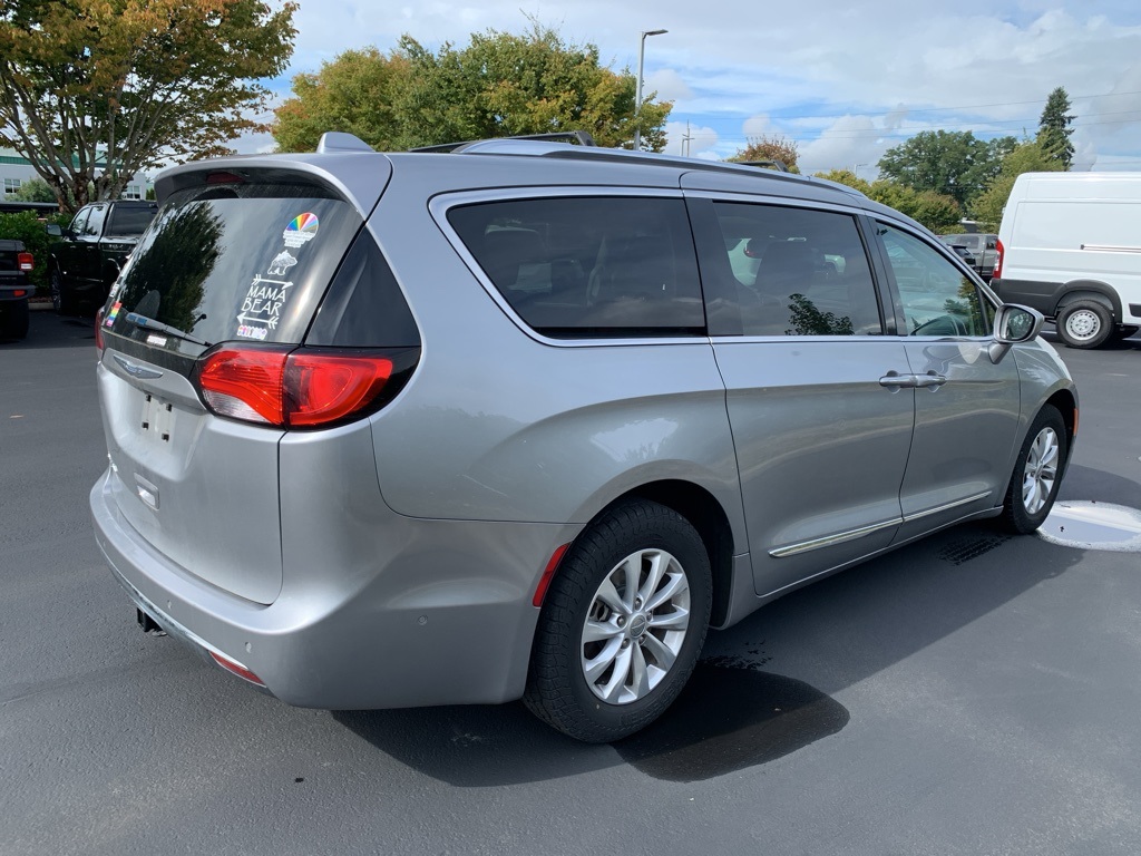 2018 Chrysler Pacifica Touring Plus photo 2