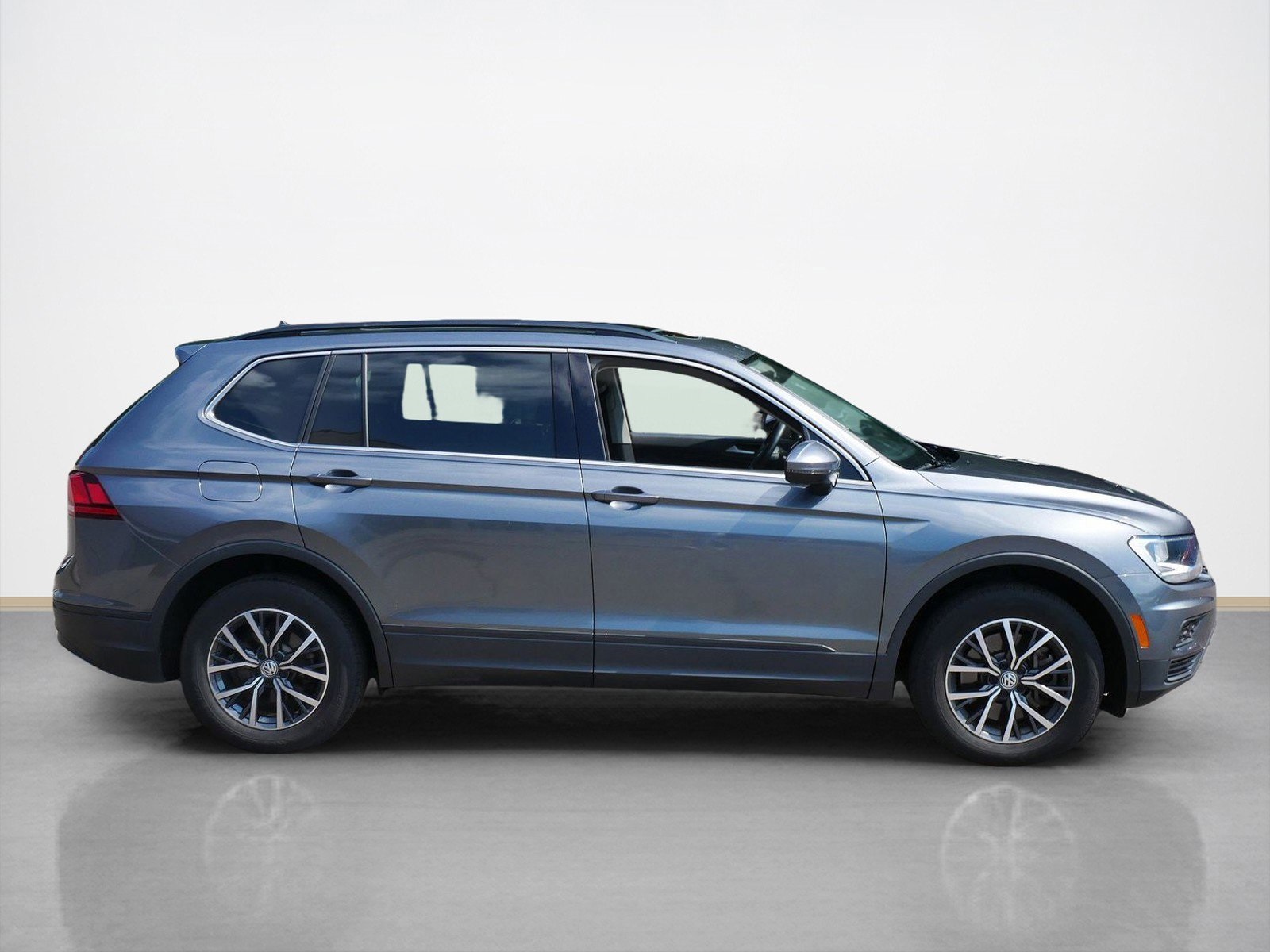 Used 2019 Volkswagen Tiguan SEL R-Line with VIN 3VV2B7AXXKM191709 for sale in Maplewood, Minnesota