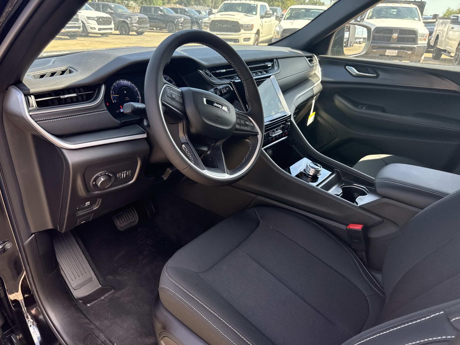 2025 Jeep Grand Cherokee Laredo X photo 7