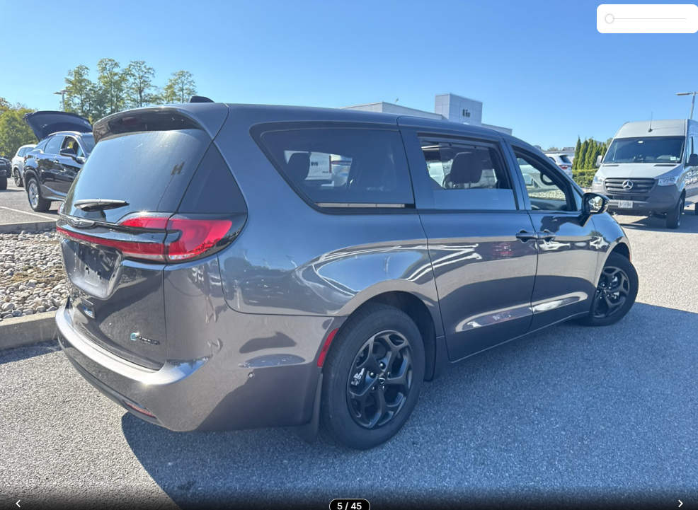 2023 Chrysler Pacifica Hybrid Limited photo 2