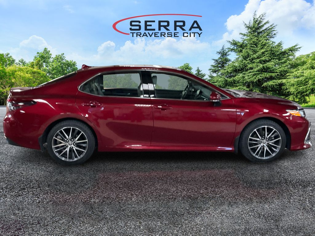 2022 Toyota Camry Hybrid XLE photo 4