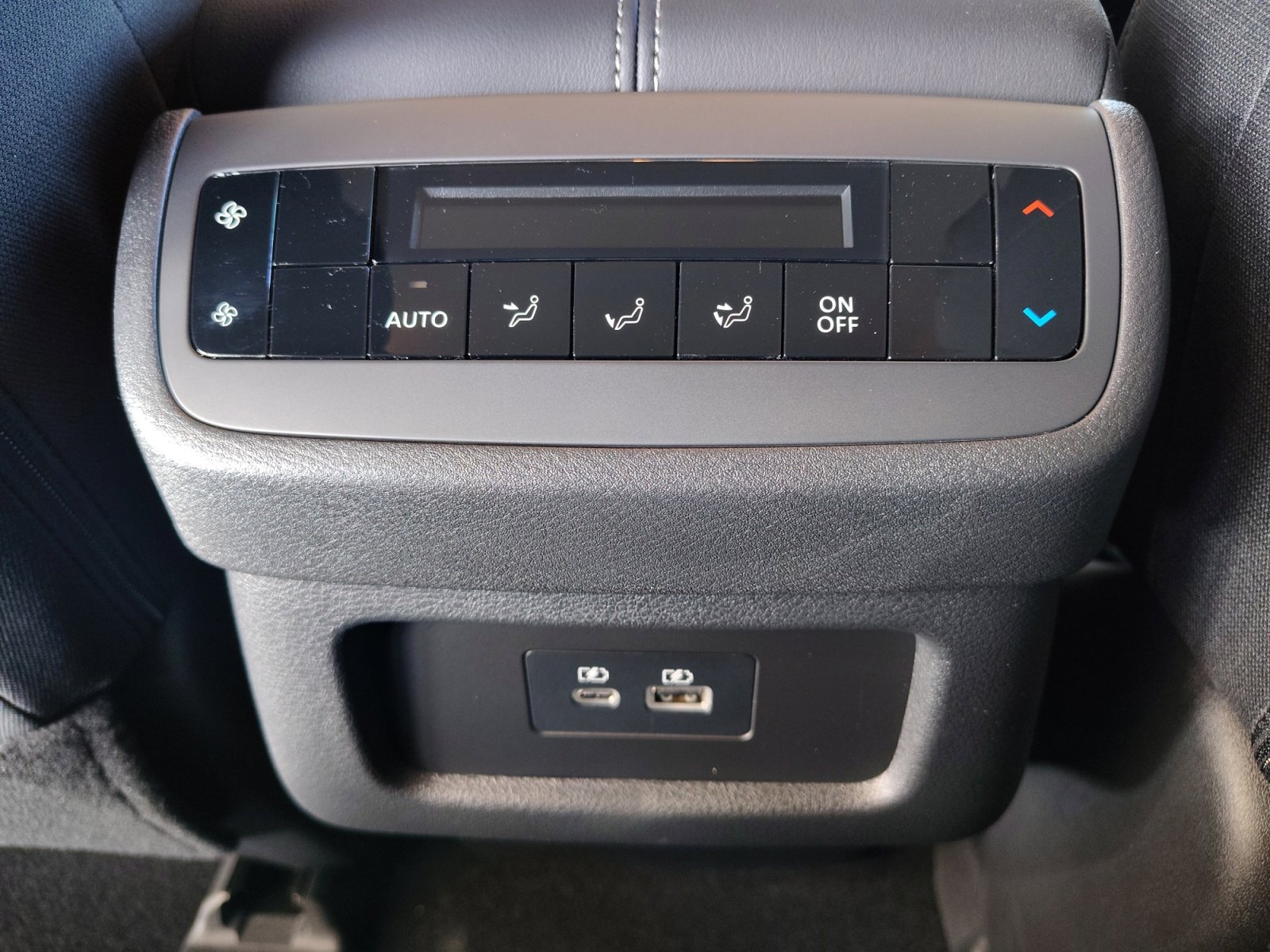 2025 Nissan Pathfinder SV photo 30