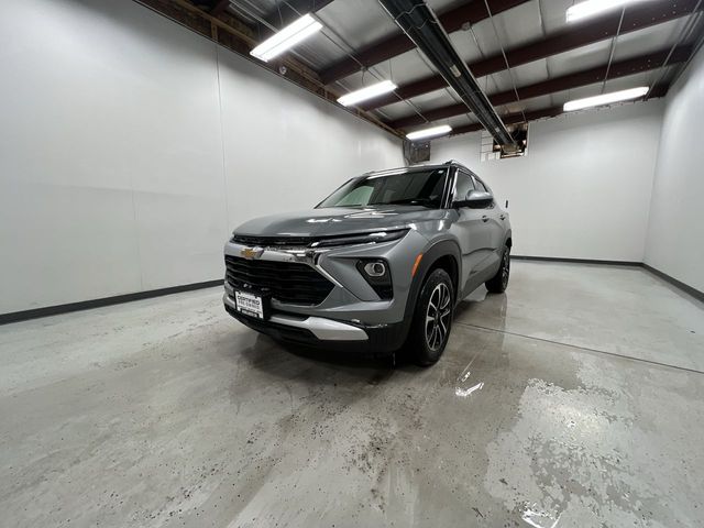2025 Chevrolet Trailblazer LT photo 2