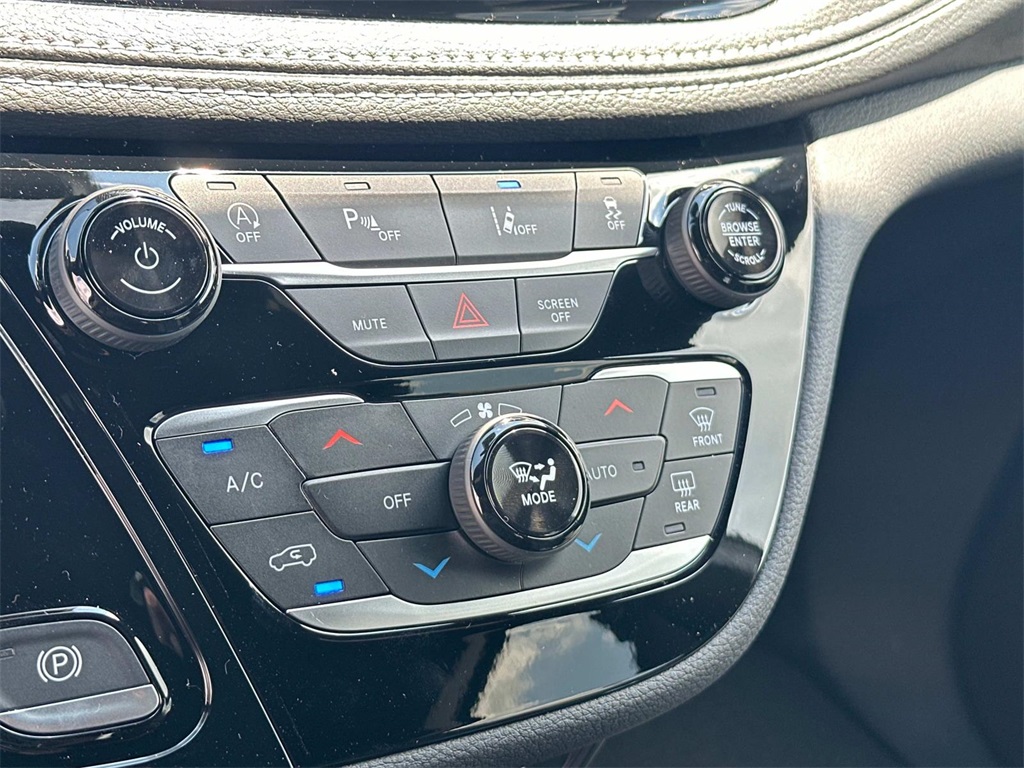 2025 Chrysler Pacifica photo 20