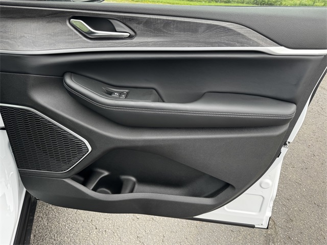 2025 Jeep Grand Cherokee Limited photo 12