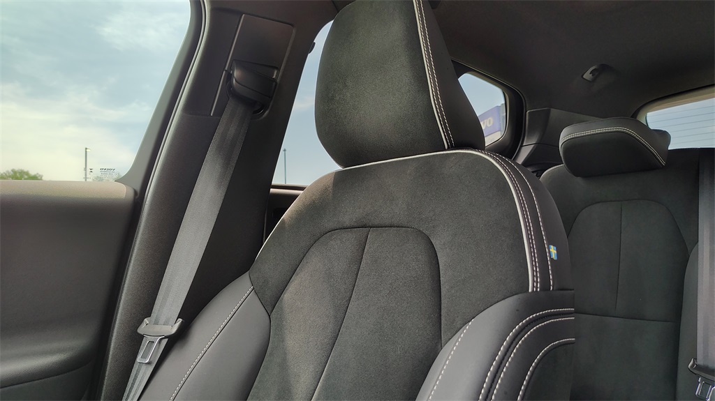 2023 Volvo XC40 Recharge Ultimate photo 24