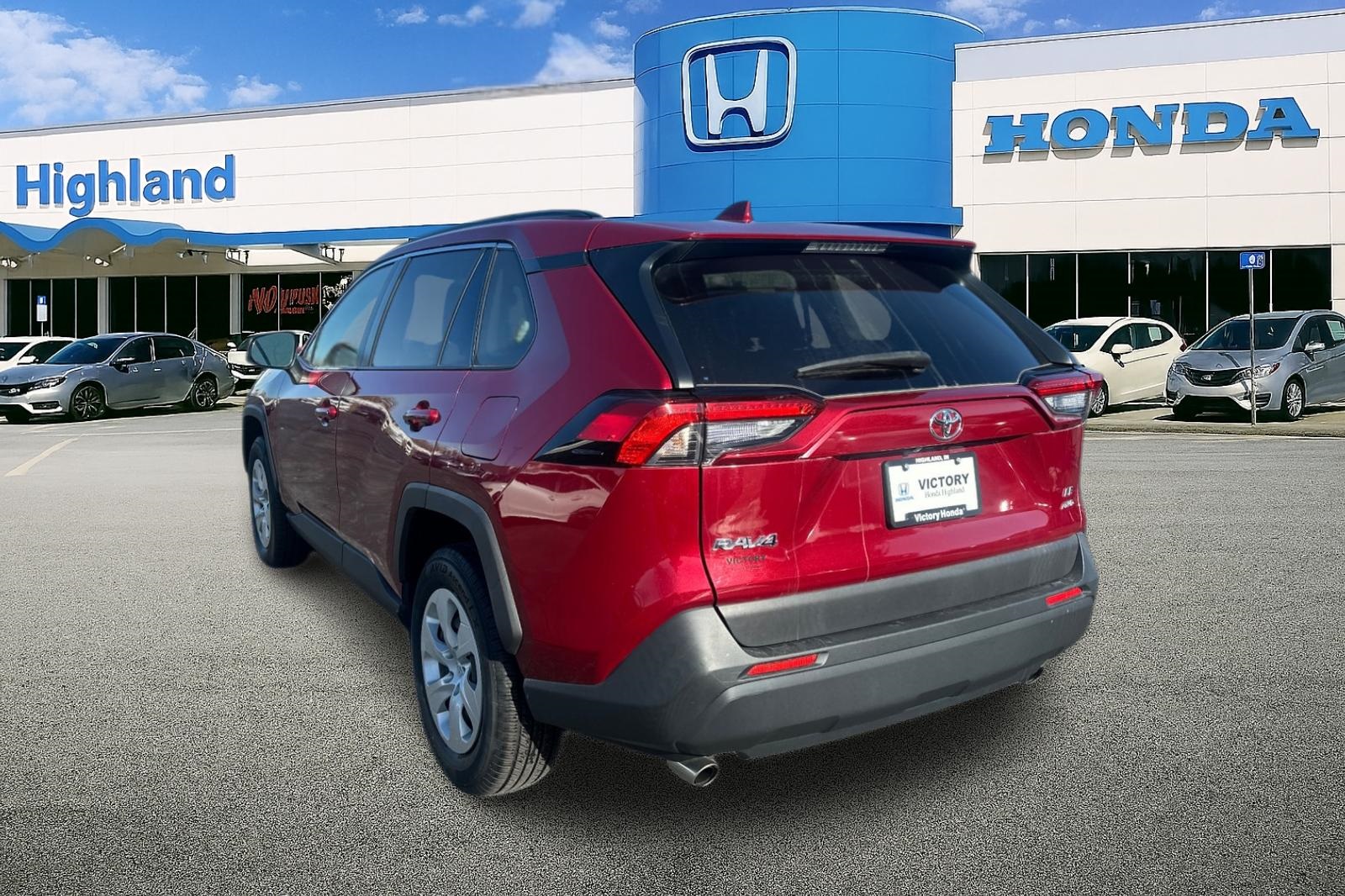 2019 Toyota RAV4 LE photo 3