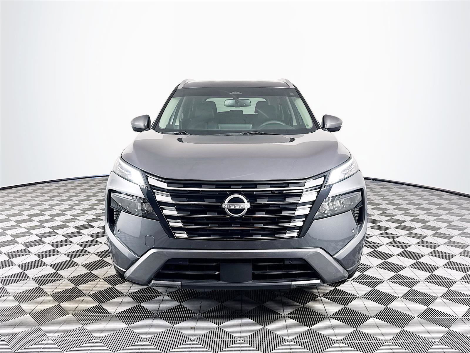 2025 Nissan Rogue SL photo 2