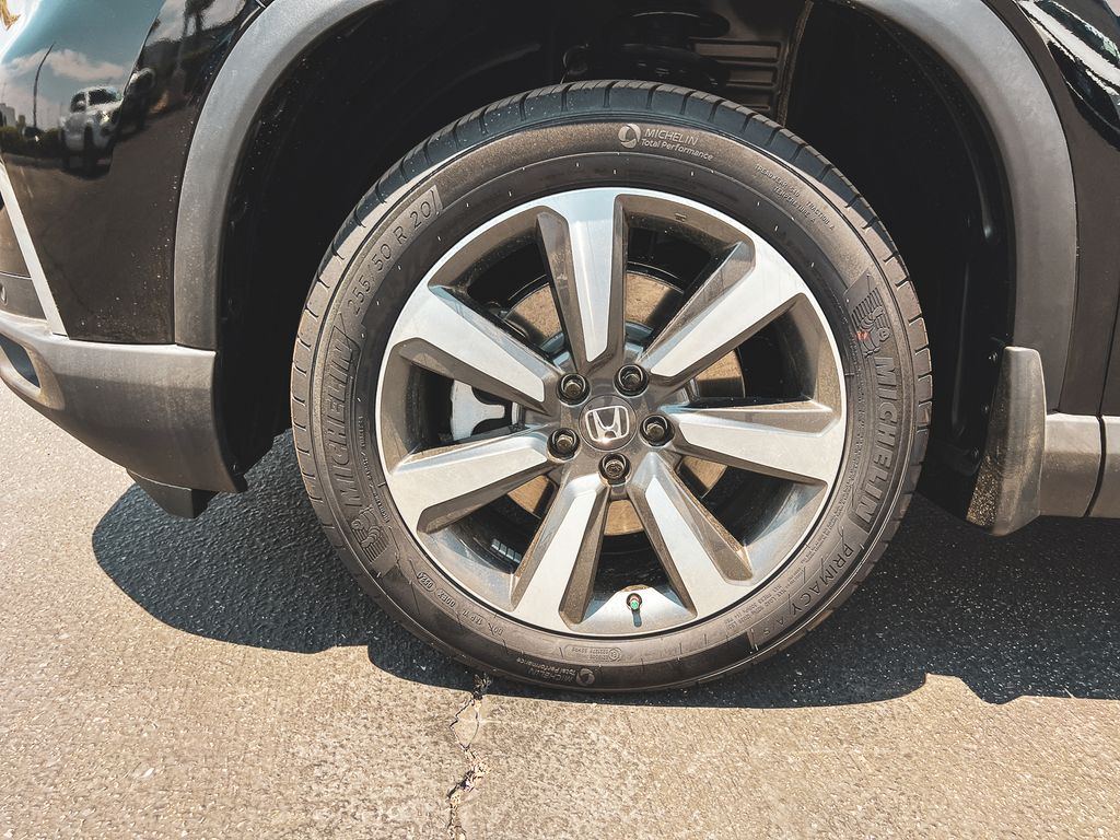 2025 Honda Pilot Touring photo 4