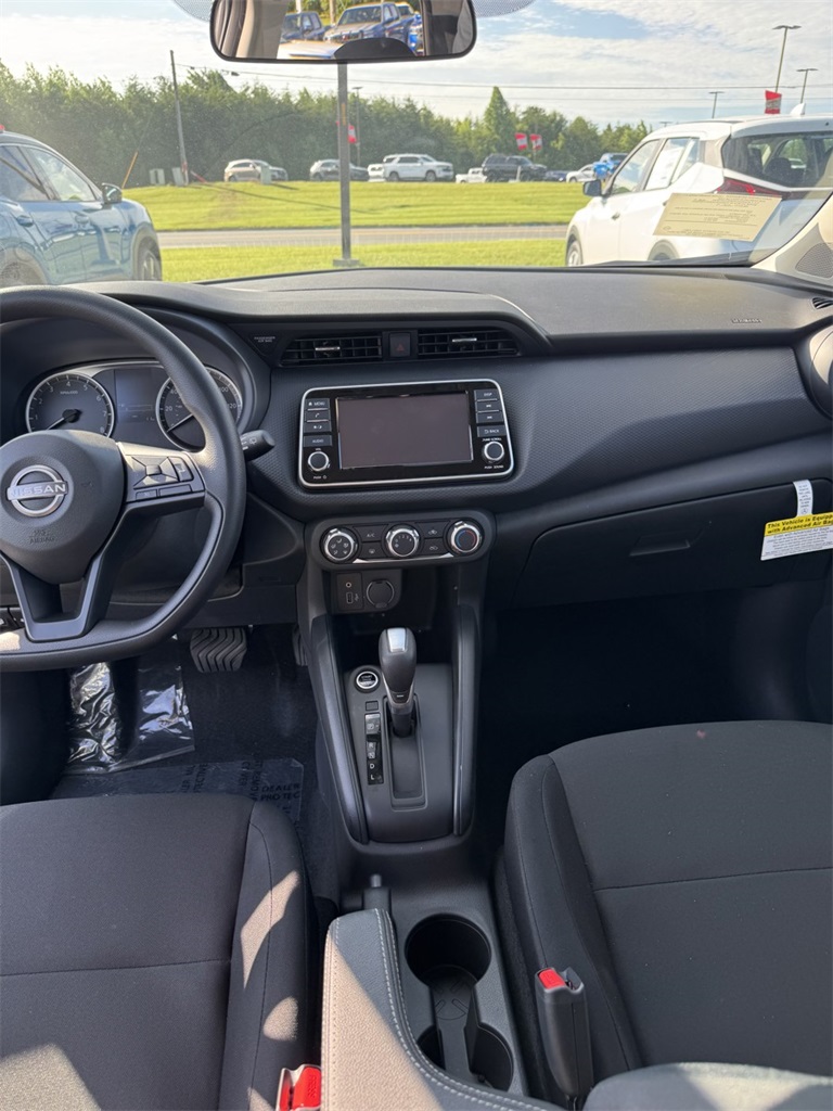 2025 Nissan Kicks Play S photo 11