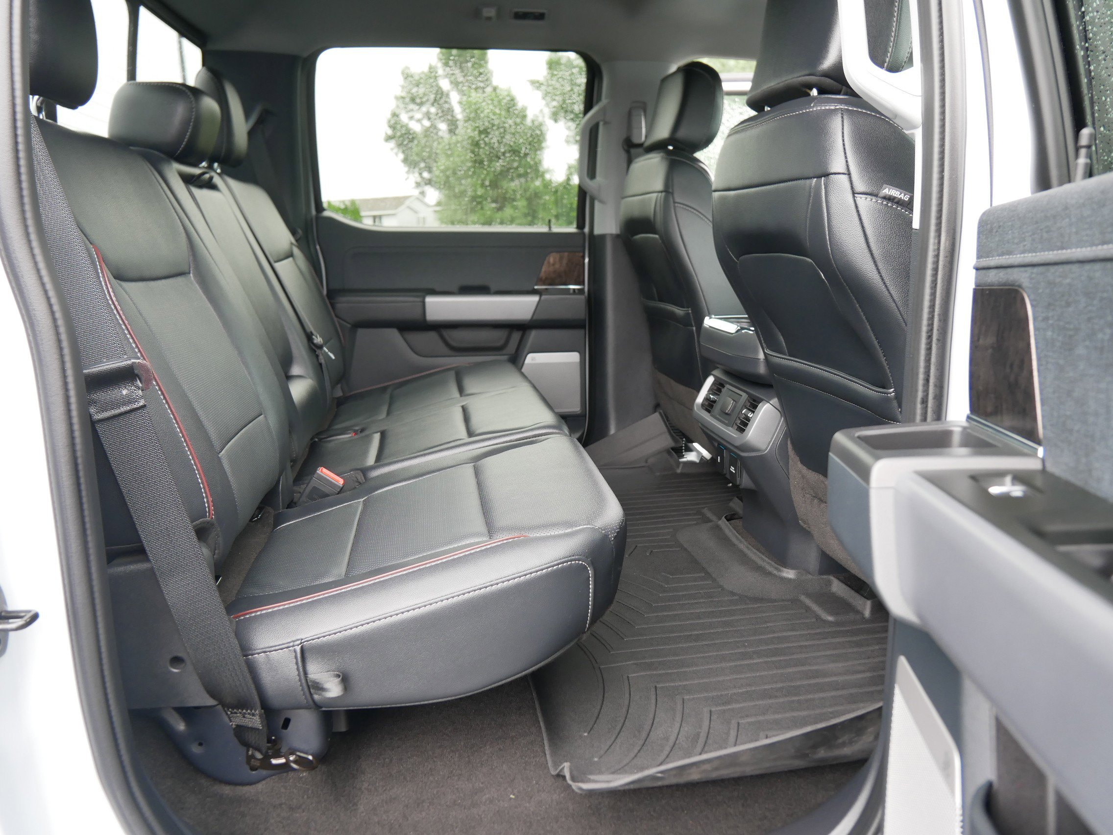 2022 Ford F-150 Lariat photo 13