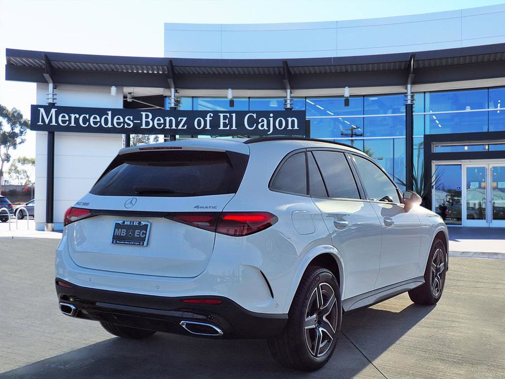 2026 Mercedes Benz GLC 300 4MATIC photo 3