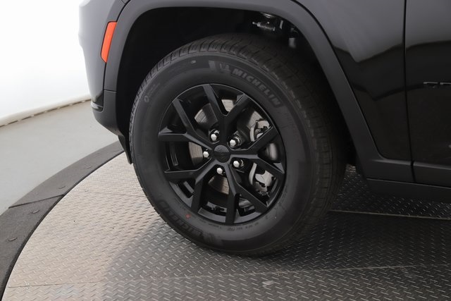 2025 Jeep Grand Cherokee Altitude photo 13