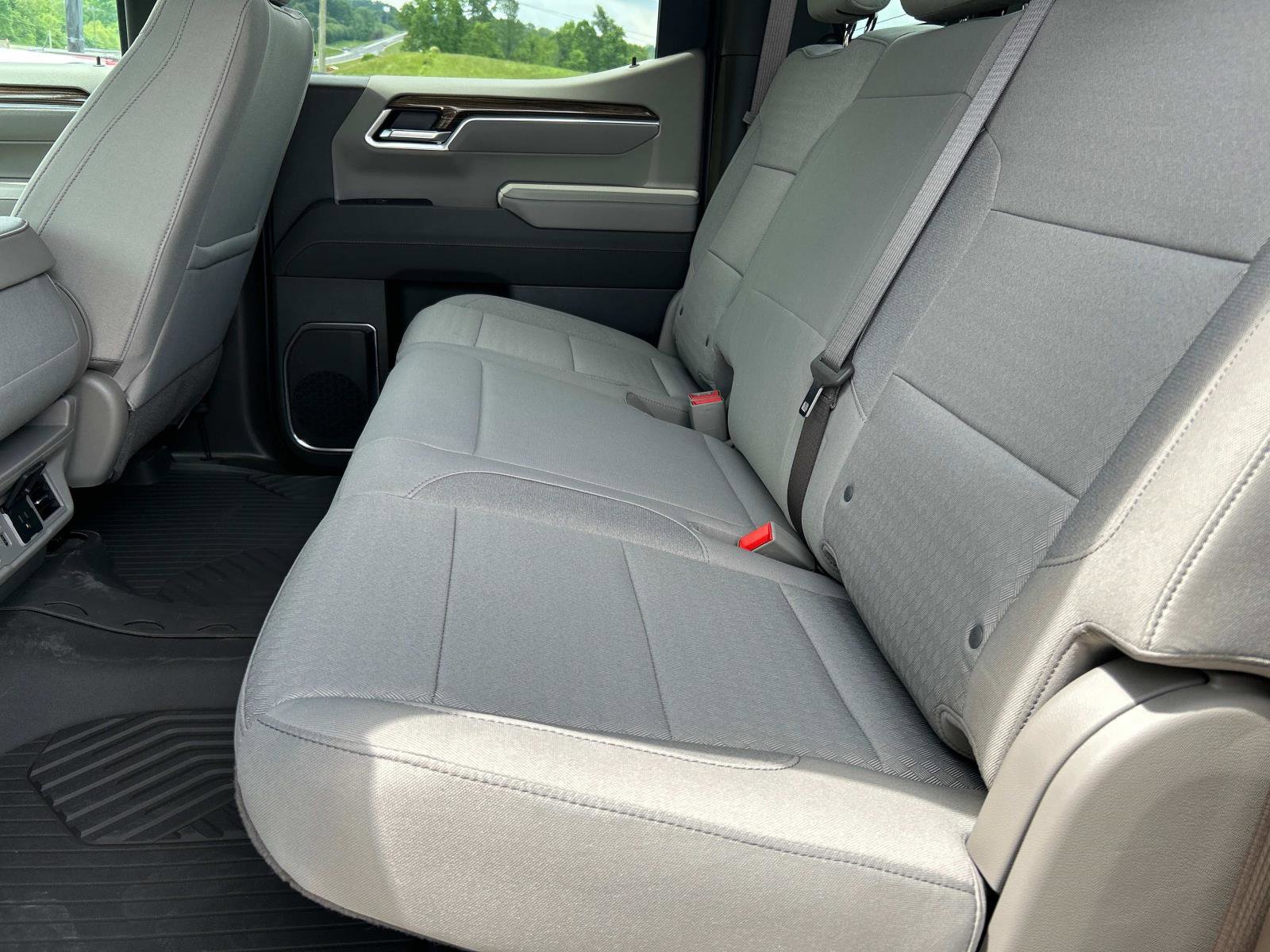 2025 Chevrolet Silverado 1500 LT photo 17