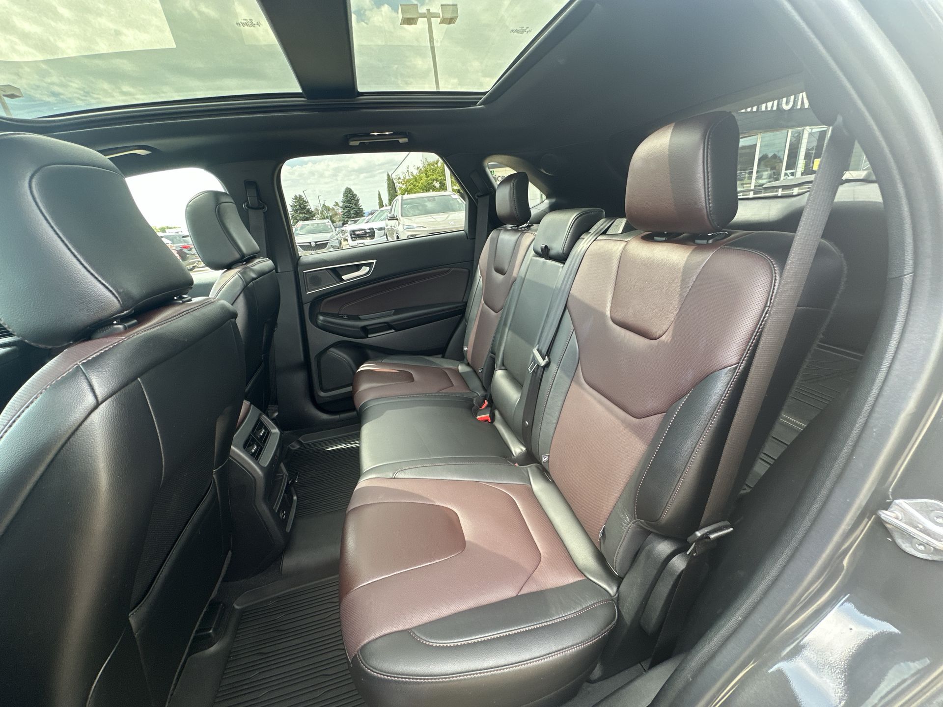 2021 Ford Edge Titanium photo 24