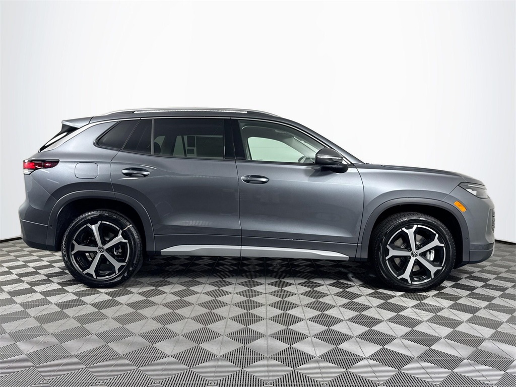 2025 Volkswagen Tiguan SE photo 4