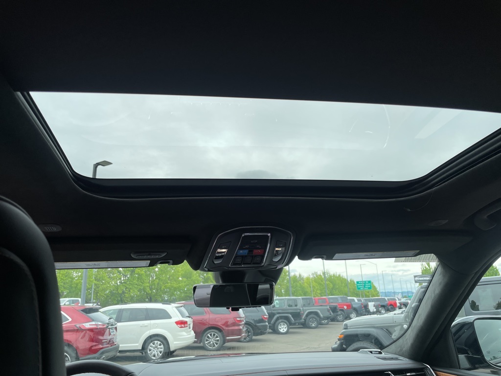 2025 Jeep Grand Cherokee Summit photo 12