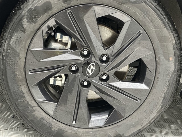 2022 Hyundai Elantra SEL photo 2