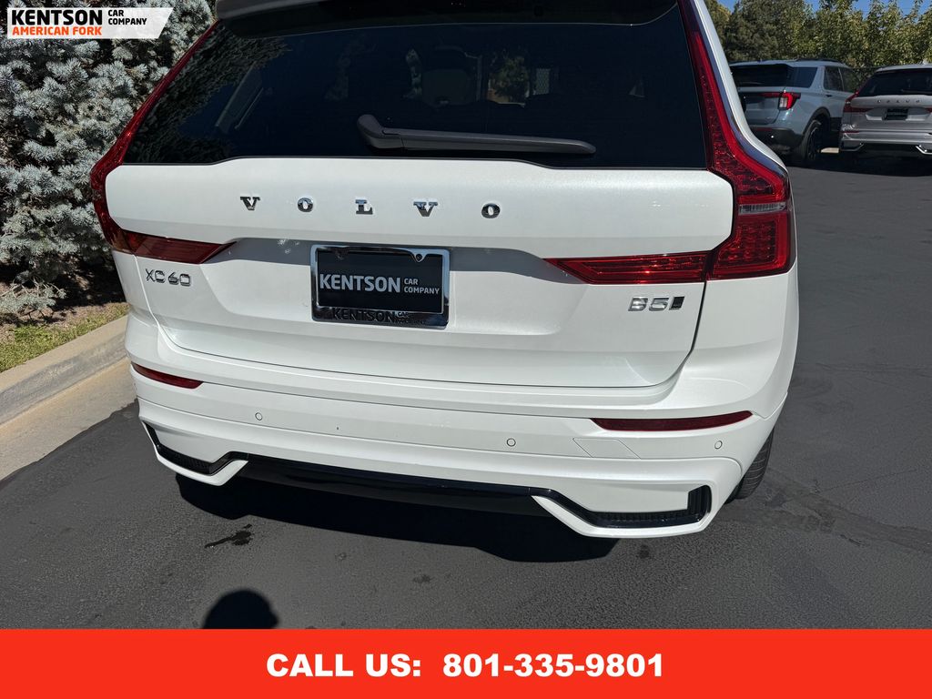 2024 Volvo XC60 Core photo 32