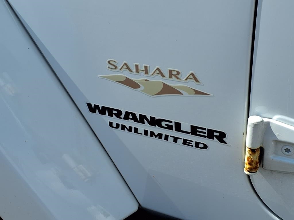 2015 Jeep Wrangler Unlimited Sahara photo 8