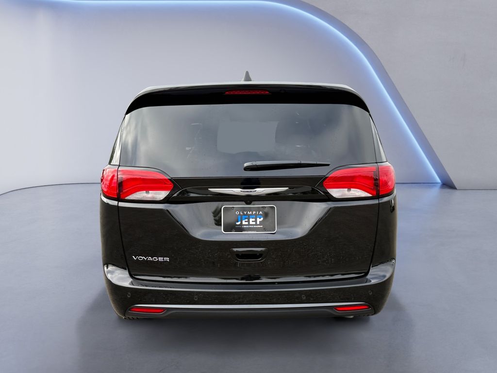 2025 Chrysler Voyager LX photo 4