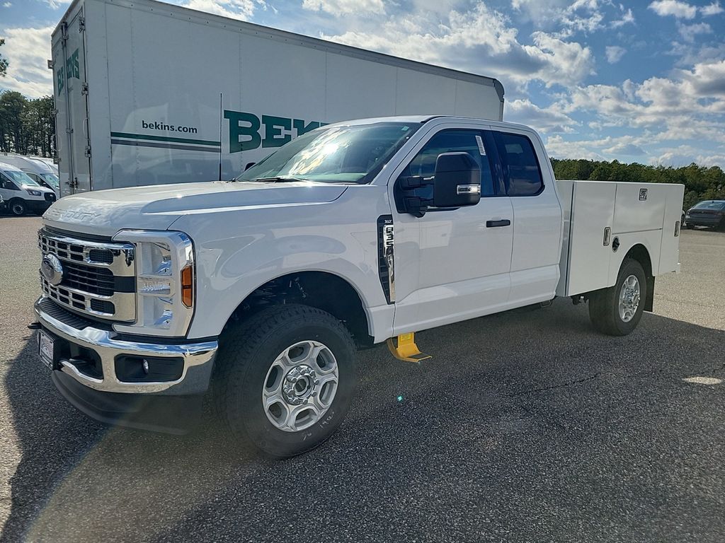 2025 Ford F-350 XLT photo 3