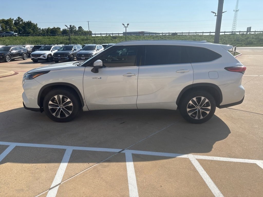 2021 Toyota Highlander Hybrid XLE photo 2