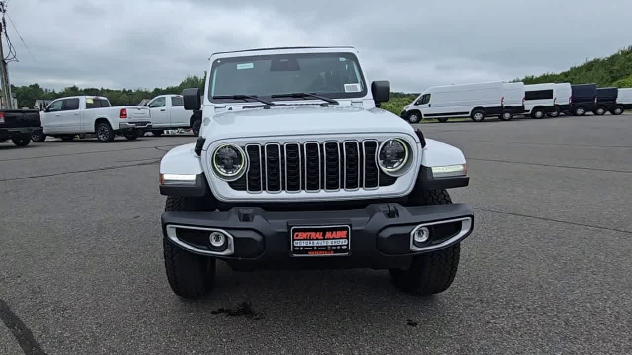 2025 Jeep Wrangler Sahara photo 3