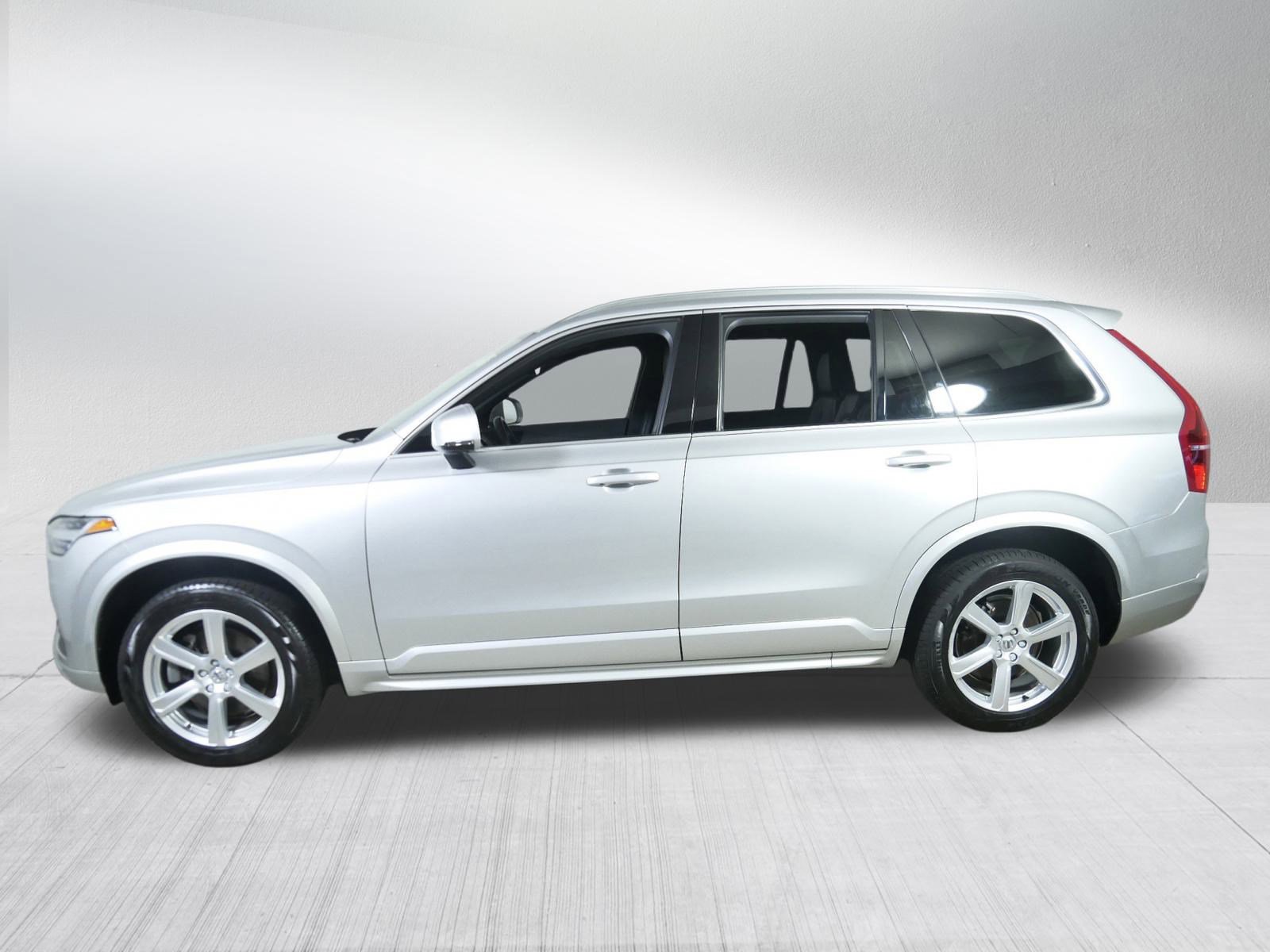 2020 Volvo XC90 Momentum AWD photo 4