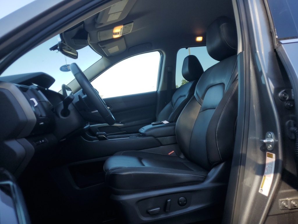 2024 Nissan Pathfinder SL photo 7