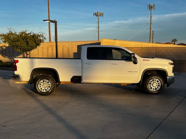 2024 Chevrolet Silverado 3500HD LT photo 2