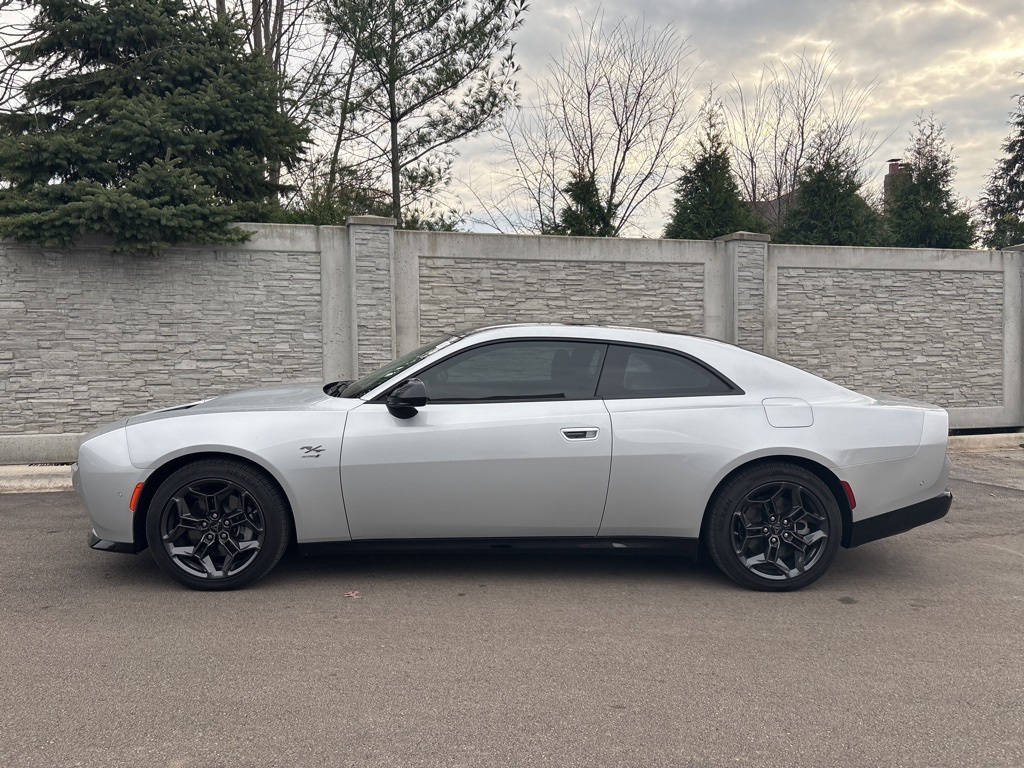 Used 2025 Dodge Charger Daytona R/T with VIN 2C3CDBCK9SR560302 for sale in Hinsdale, IL