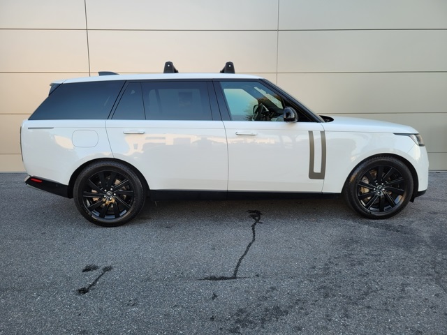 2023 Land Rover Range Rover SE photo 8