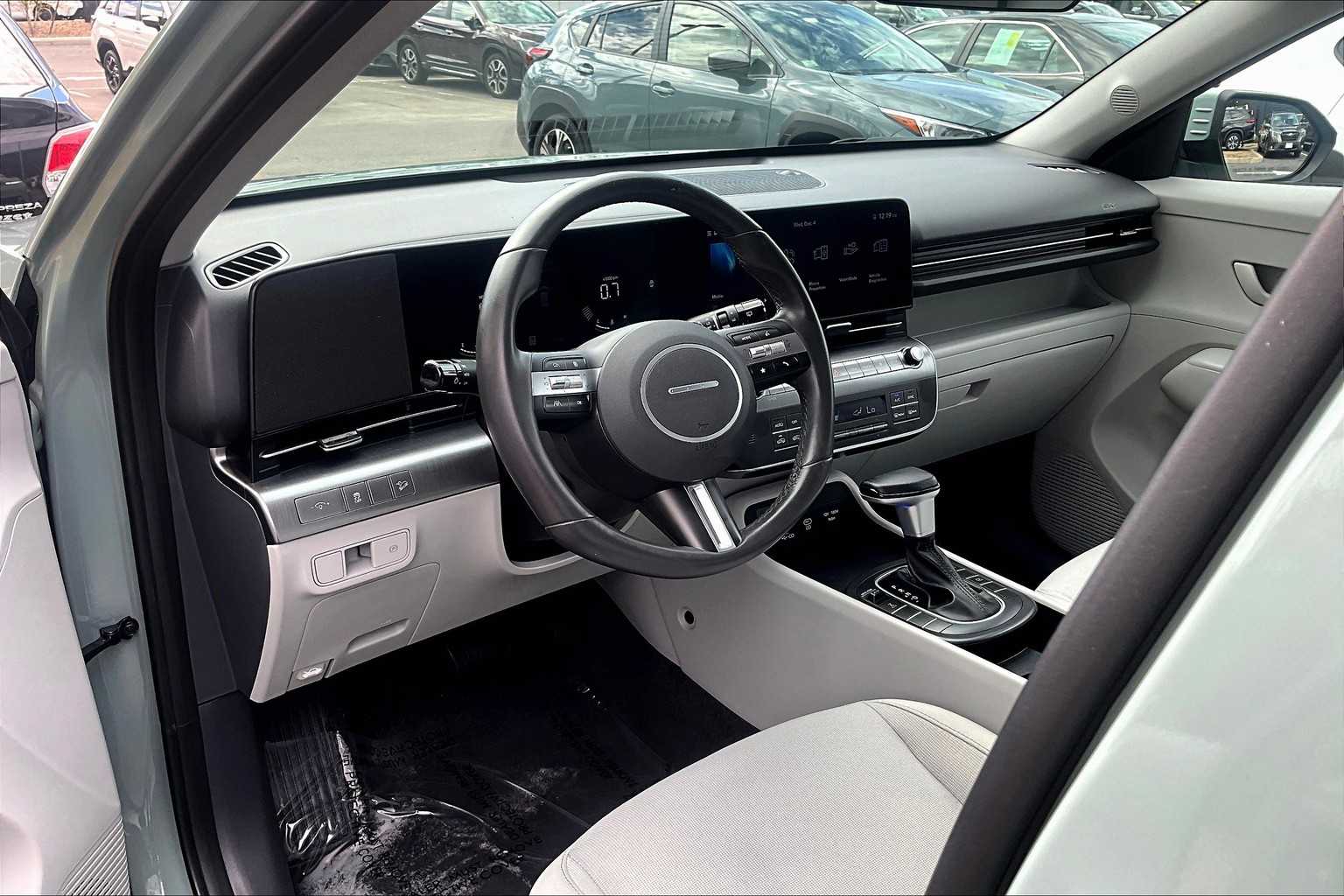2025 Hyundai Kona SEL photo 15