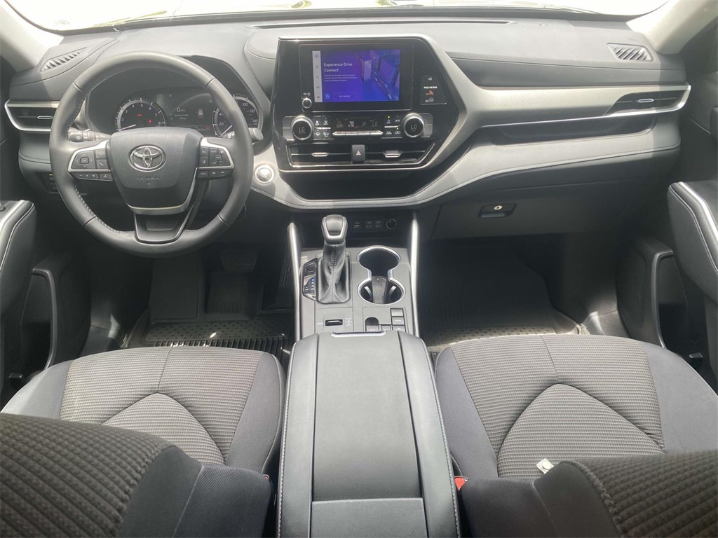 2024 Toyota Highlander LE photo 7