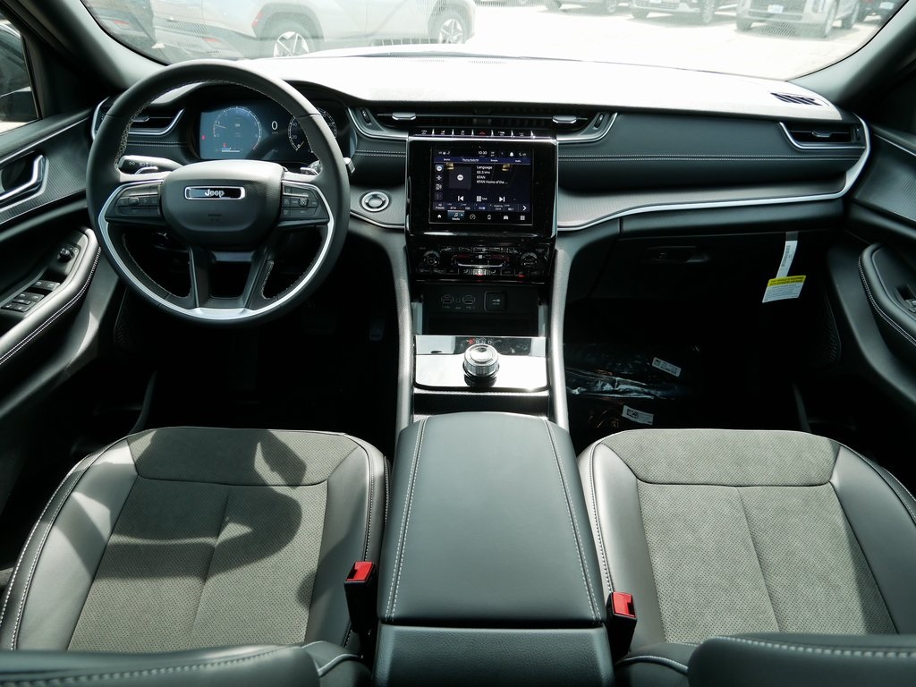 2025 Jeep Grand Cherokee Altitude X photo 9