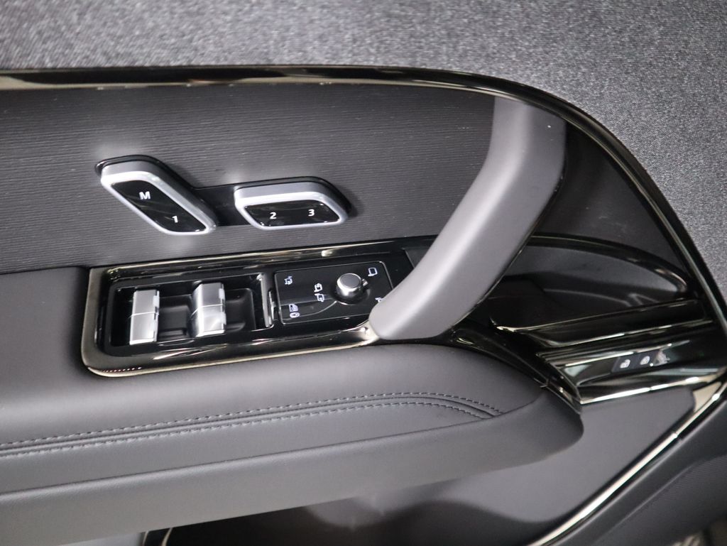2025 Land Rover Range Rover Sport SE photo 19
