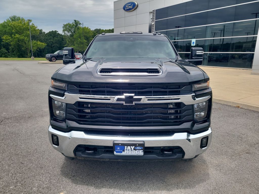 2024 Chevrolet Silverado 3500HD LT photo 8