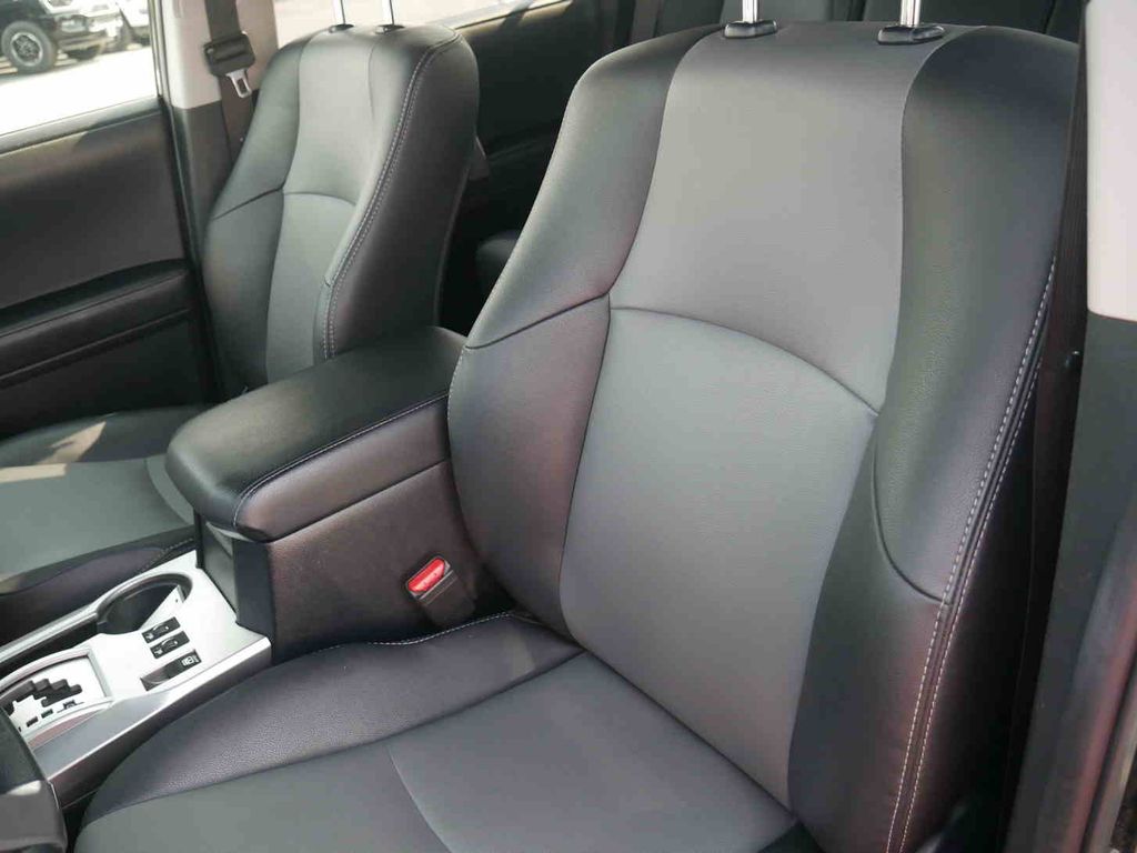 2024 Toyota 4Runner SR5 Premium photo 32