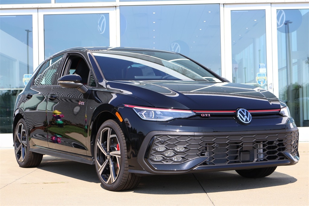 2025 Volkswagen Golf GTI SE's photo