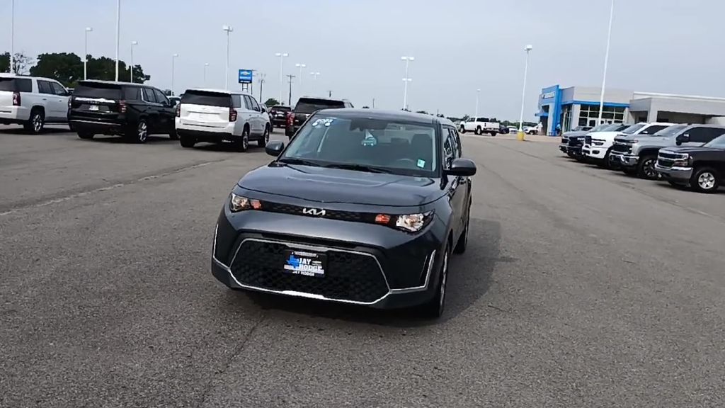 2023 Kia Soul LX photo 2