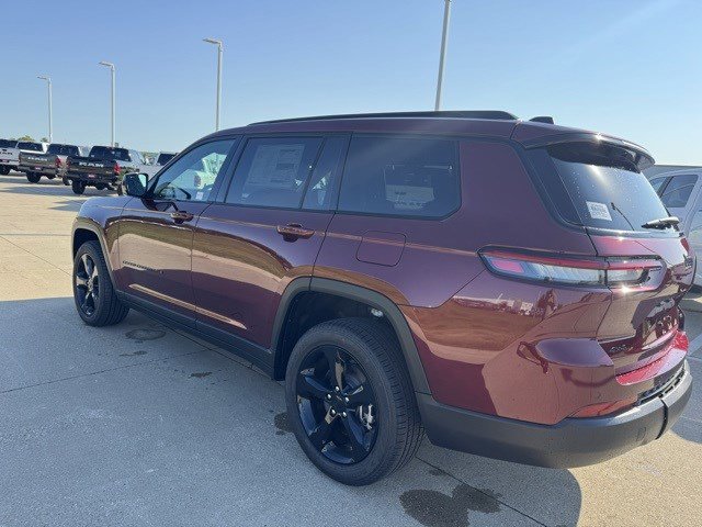 2025 Jeep Grand Cherokee Limited photo 4