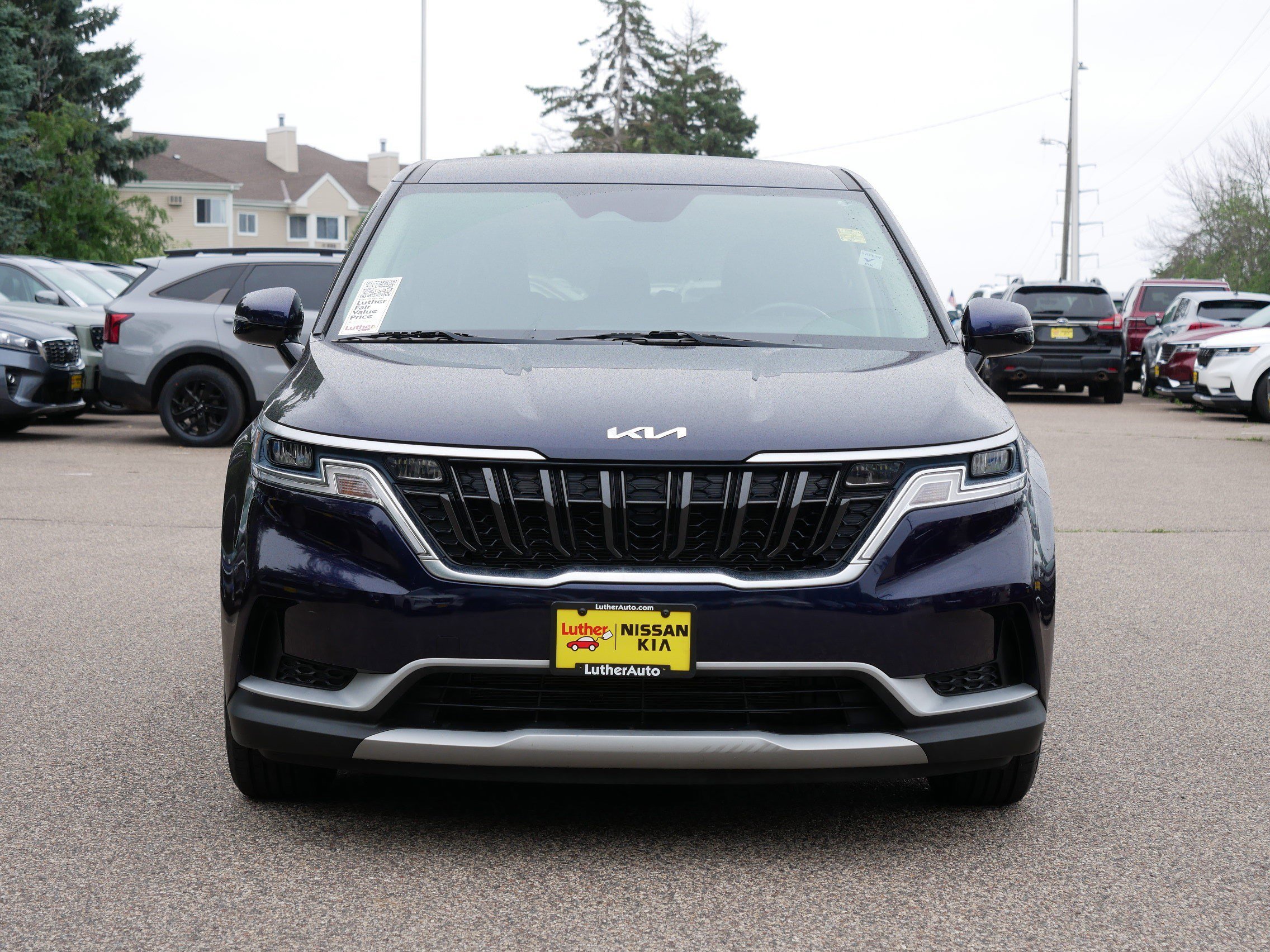 Used 2022 Kia Carnival LX Seat Pkg with VIN KNDNB4H35N6118104 for sale in Inver Grove, Minnesota