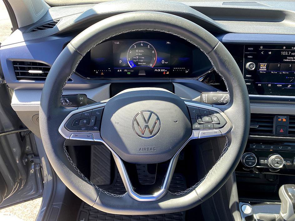 2024 Volkswagen Taos SE photo 6